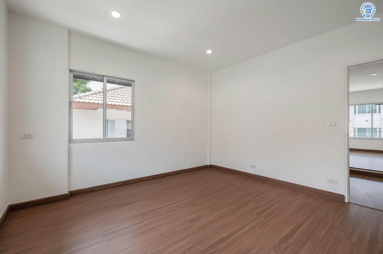 บ้านมือสองตกแต่งใหม่ โครงการ ศุภาลัยพาร์ควิลล์2 พหลโยธิน48 เนื้อที่ 71.6 ตร.ว. ฟังก์ชัน 3 ห้องนอน 4 ห้องน้ำ 1 ห้องแม่บ้าน จอดรถได้ 2 คัน บนทำเลเดินทางสะดวกเชื่อมต่อถนนสายไหม, ถนนลำลูกกา, ถนนพหลโยธิน ใกล้รถไฟฟ้าสายสีเขียว "สถานีสายหยุด" และทางด่วน "ฉลองรัช"